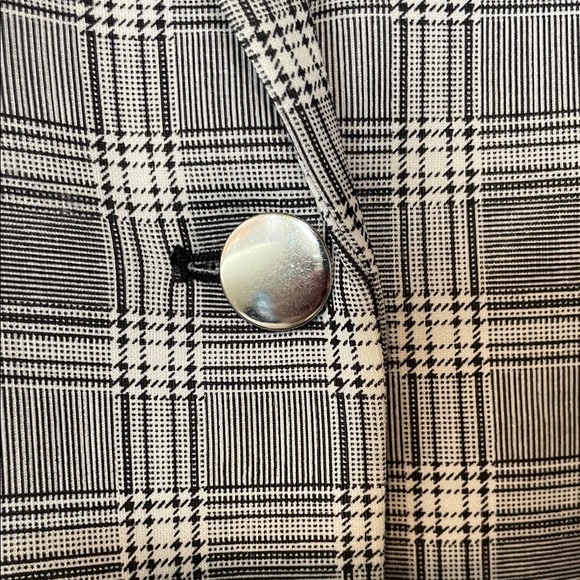 NYC Black and White Blazer - Picture 3 of 6